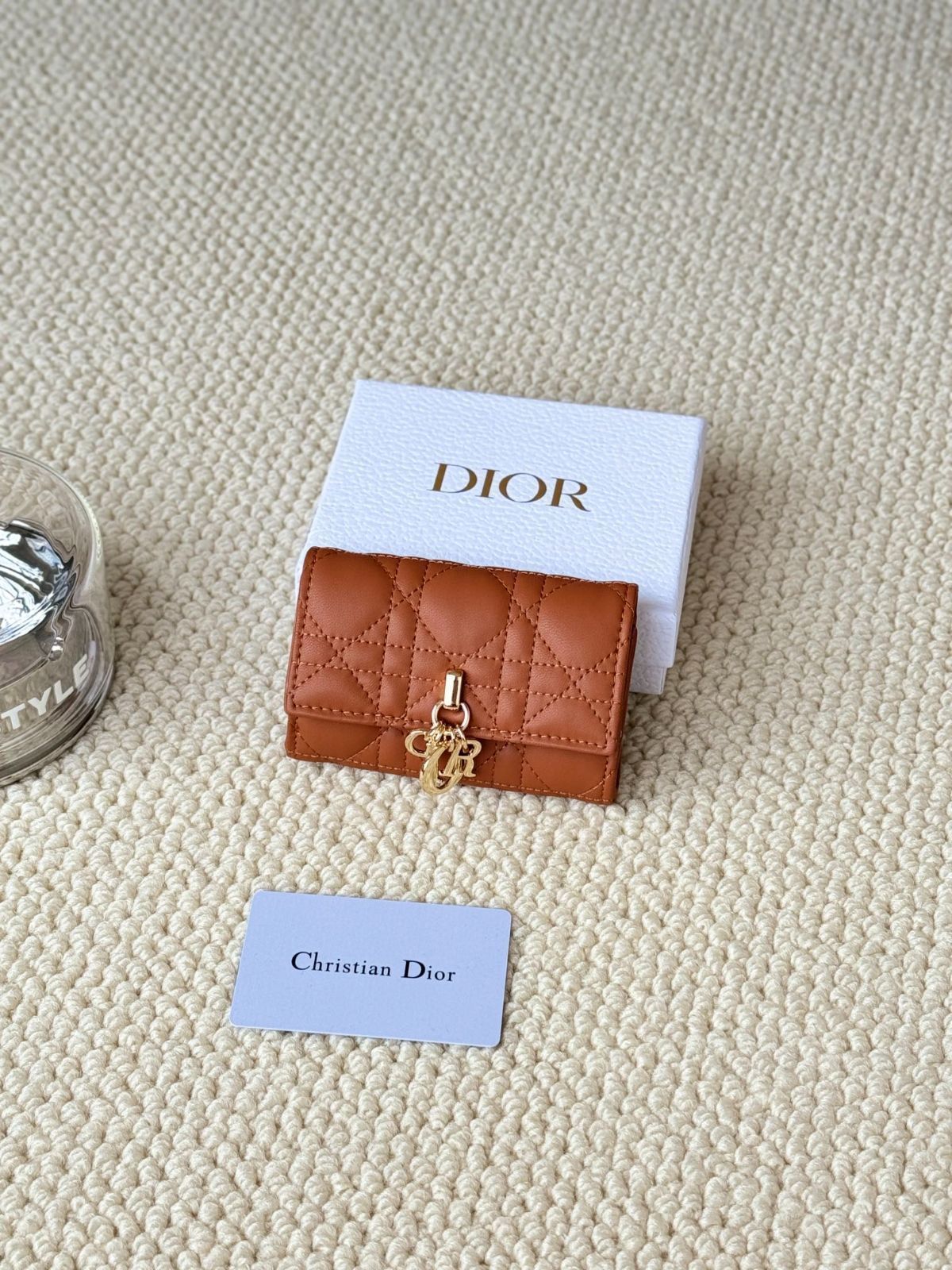 【今日特価】My Dior Glycine ウォレット, ラズベリーピンク, 藤の花モチーフ, エレガントで実用的なデザイン！[本日特価|新品未使用品]