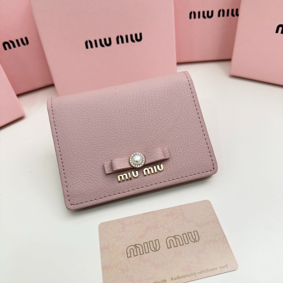 【本日限定】?miumiu 最新モデル 5236 マルチカードケース ? 3色展開！高級感あふれるコンパクトデザイン[本日特価|新品未使用品]