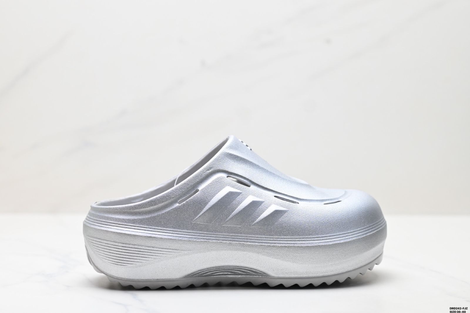 Adidas（アディダス） 「アディダス OZWAVE CLOG オゼーブ クログ ユニバーサル 快適 磨耗防止 滑り止め ヘッドカバー スリッパ」