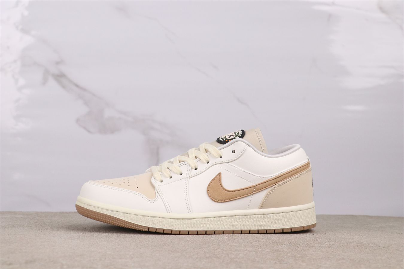 【今日特価】Air Jordan（エア ジョーダン） AJ1 IB8855 - 121