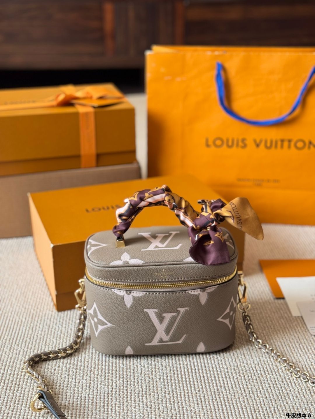 【今日特価】LV 2025 Vanity Chain Pouch ヴァニティチェーンポーチ 手袋 / バッグ