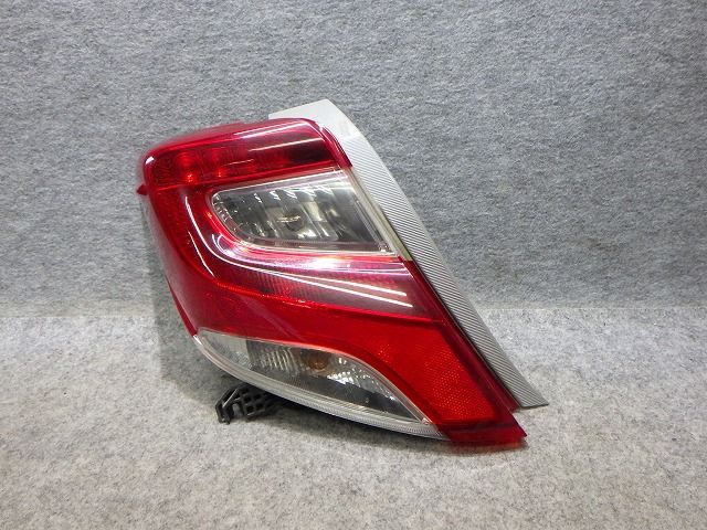 130系 ヴィッツ 左テール NCP KSP NSP130/131/135 中期 52-273 81560-52B90 LED球切れ無し 260605039