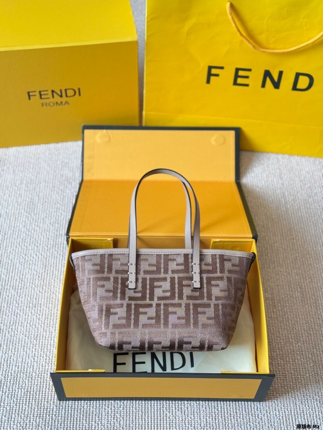 【今日特価】Fendi Monogram Roll Mini Basket Bag フェンディ モノグラム ロール ミニ バスケットバッグ