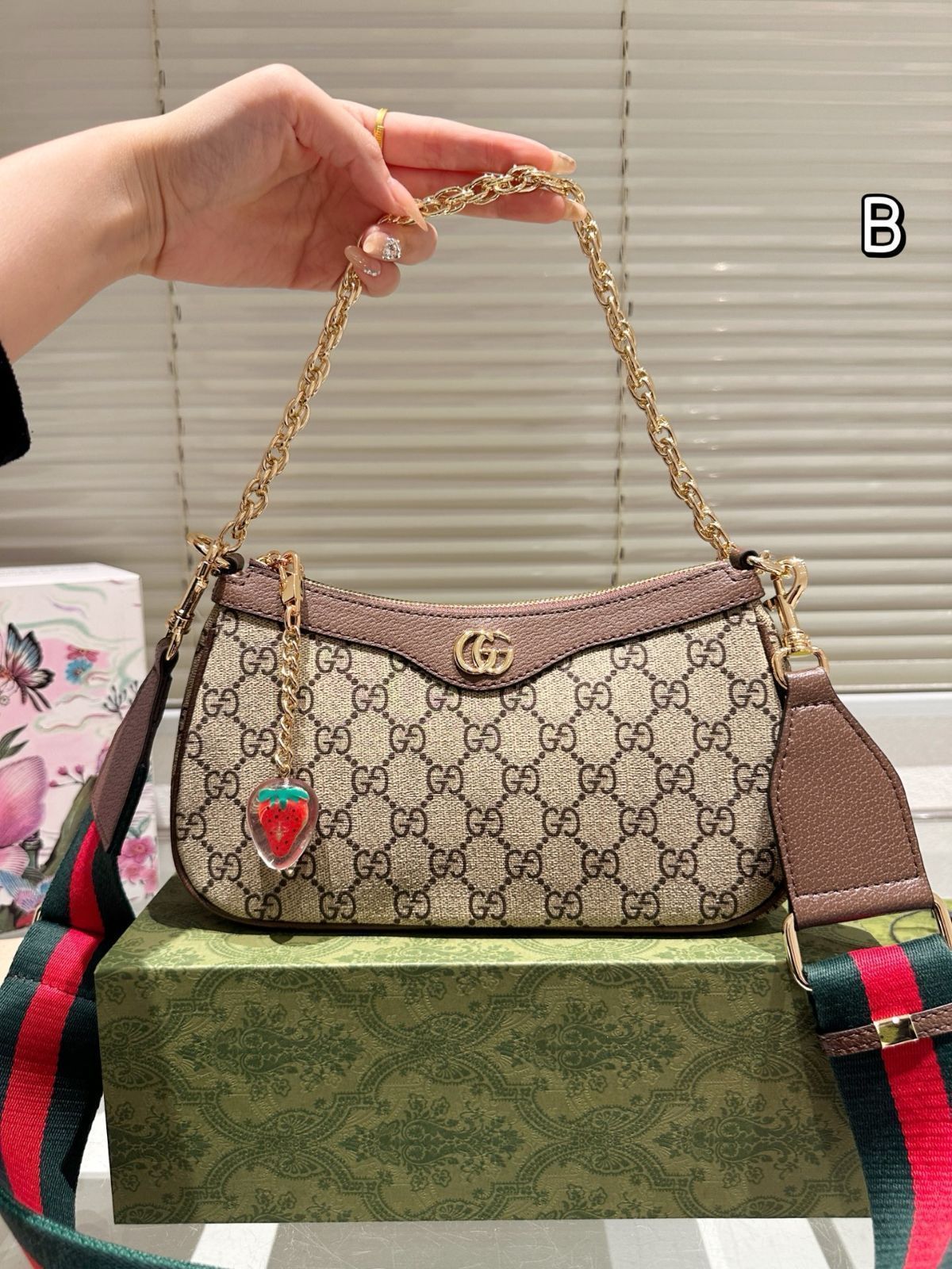 【今日特価】Gucci 2025 年新作 Ophidia レトロダブル G キャンバス スモール アームピットバッグ