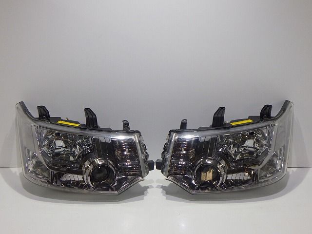 デリカD5　ヘッドライト　左右　HID　CV　前期　100-87918　8301C536/D291　コーティング　260604246