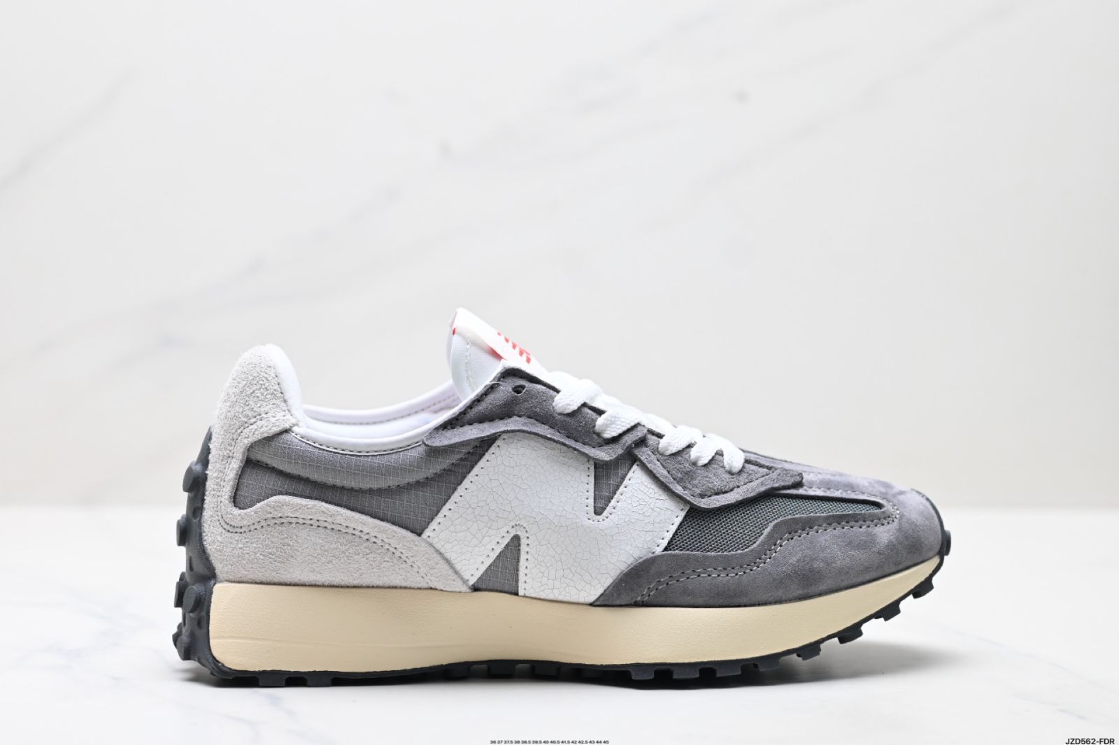 ニューバランス（New Balance）MS327 レトロレジャースポーツジョギングシューズ