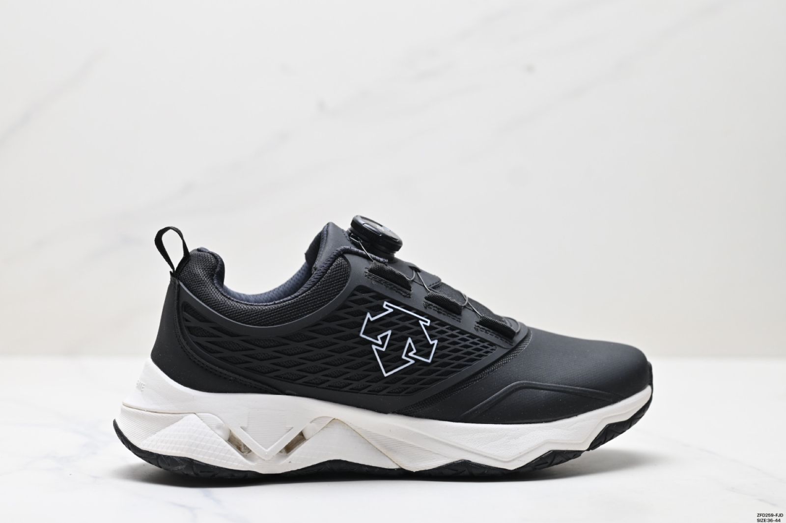 DESCENTE デセント Training 系列 トレーニングシリーズ 低? ロートップ 防滑 滑り止め 耐磨 耐摩耗 ?合??鞋 総合トレーニングシューズ