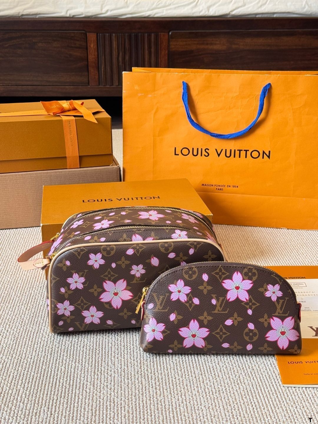 【今日特価】LV Hand Carry Cosmetic Bag / LV ハンドキャリー化粧バッグ