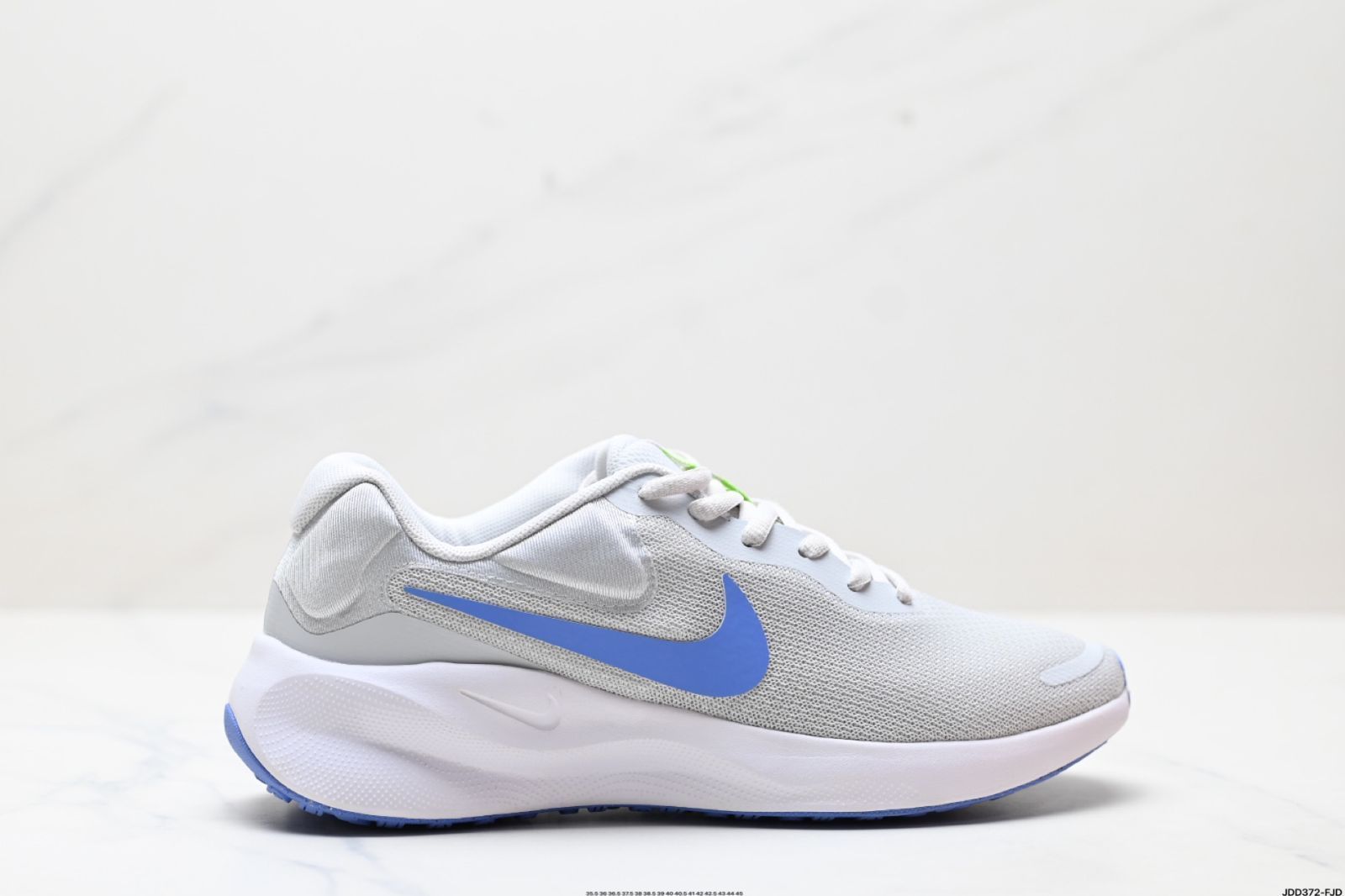 Nike REVOLUTION 7 WIDE ナイキ 通気性 低? ランニングシューズ