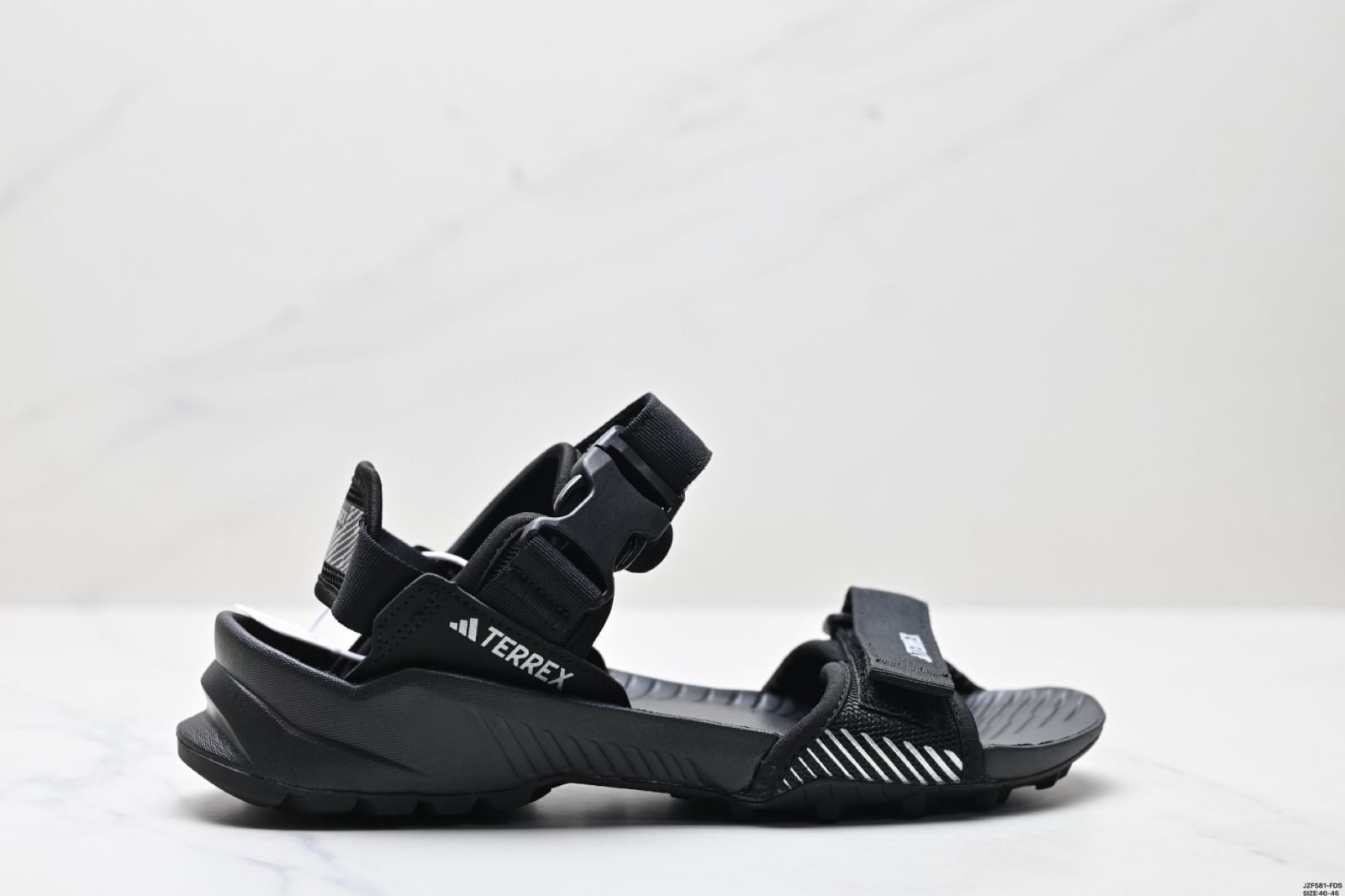 Adidas / アディダス 男女兼用 アウトドアハイキング 滑り止め・耐磨耗 スポーツレジャーサンダル ビーチシューズ