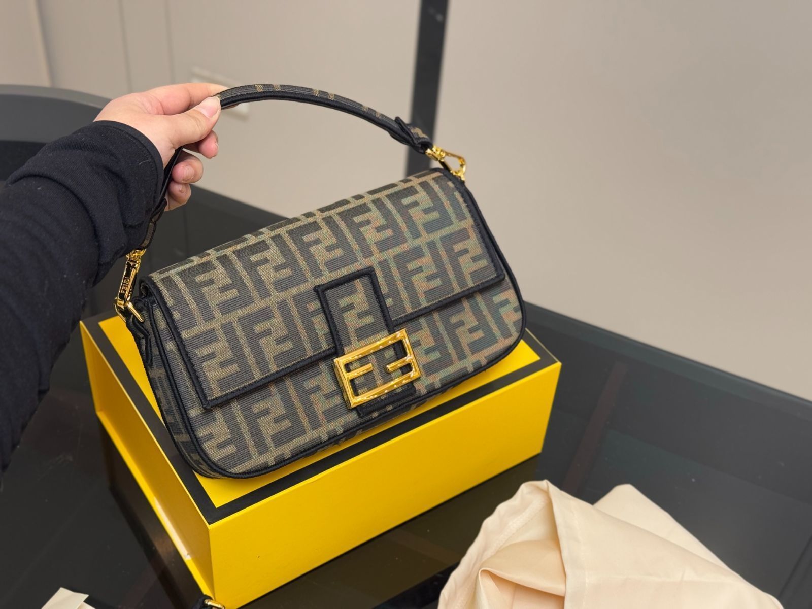 【今日特価】Fendi バゲットバッグ 送料無料 今の在庫はお得な価格です