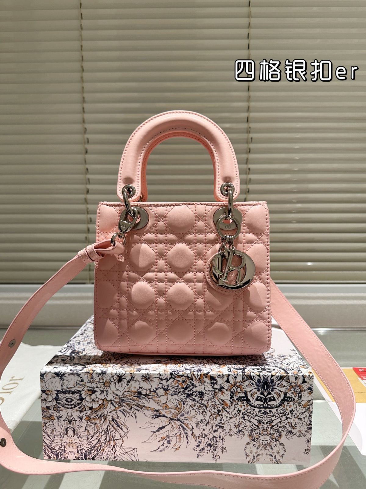 【今日特価】Dior Lady Dior Lambskin Bag with Foldable Gift Box - ディオール レディー ディオール ラムスキン バッグ フォールダブル ギフトボックス付