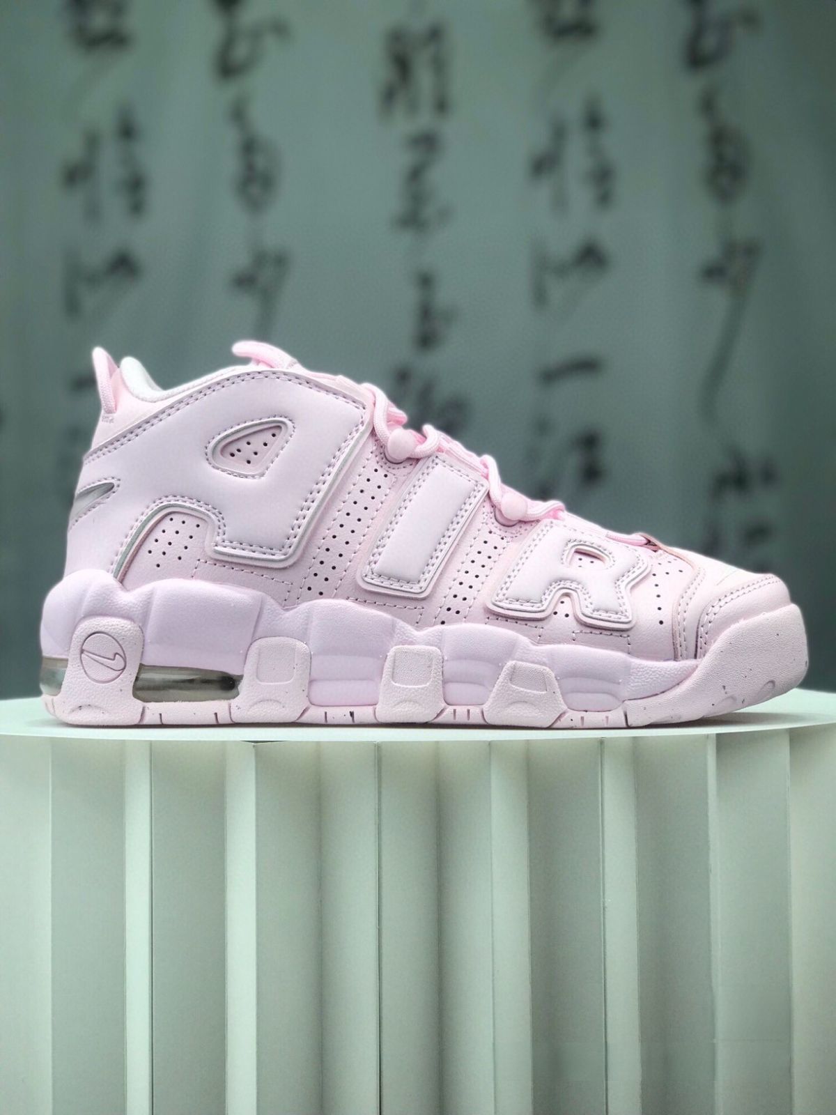 お値下げしました??即購入?? ナイキ w AIR MORE UPTEMPO dv1137-600 箱付