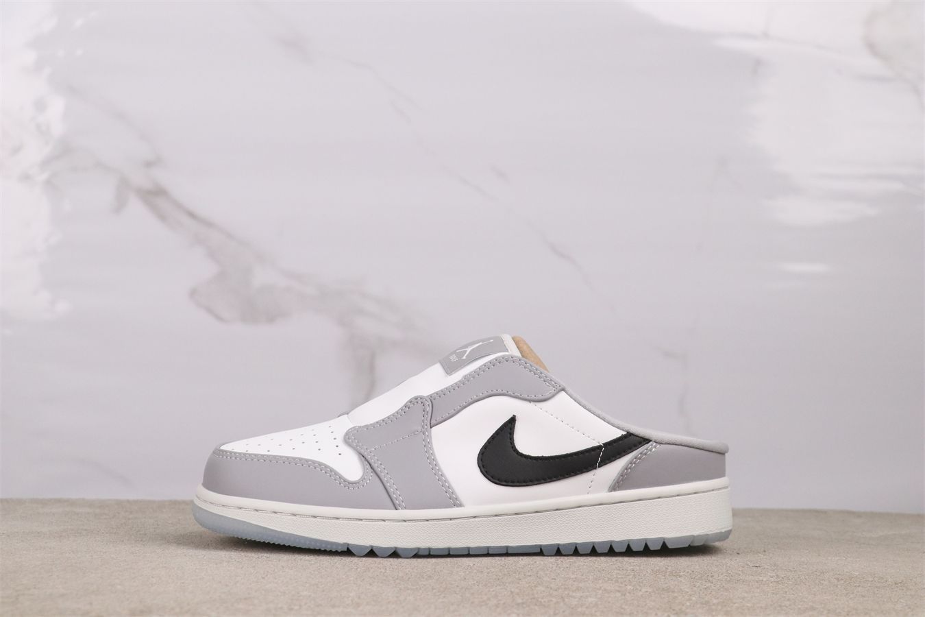 【今日特価】Jordan エアジョーダン AJ1 aj1 エアジョーダン 1 Mule FJ1214-004 灰煙