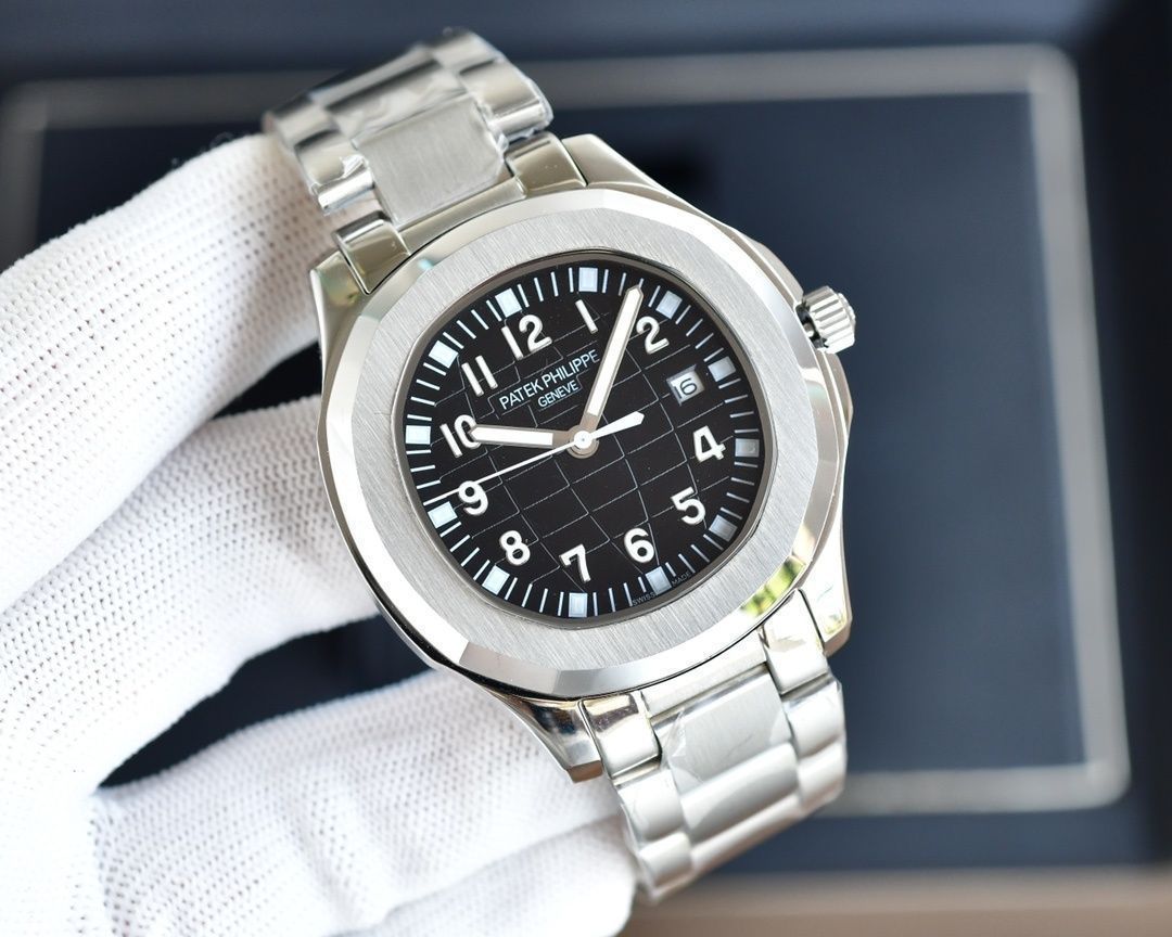 高品質パテックフィリップ アクアノート5167R-001 自動巻 ｜本日限定特価｜新品未使用-