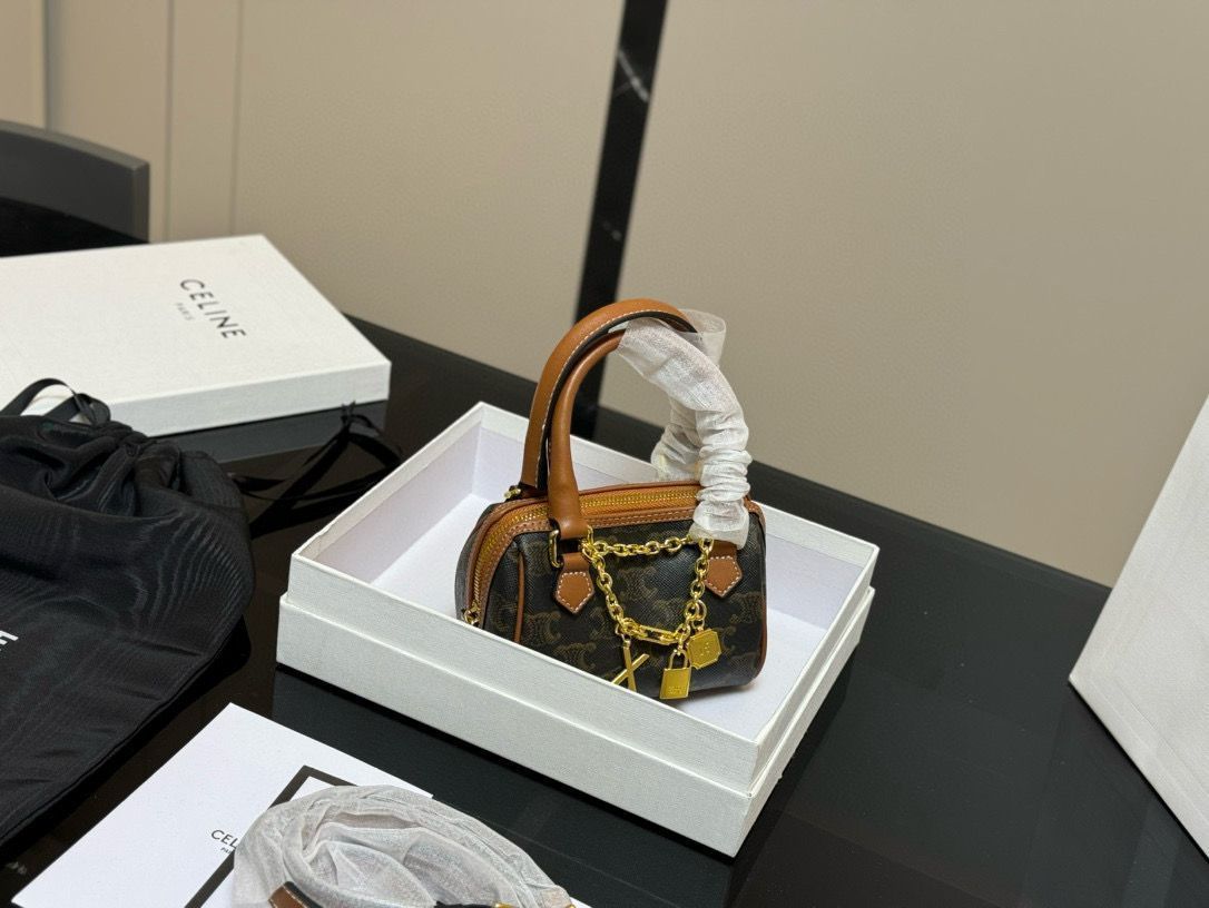 [Celine] ピローバッグ - 専用ボックス付き | セリーヌ レディースバッグ｜本日限定特価｜新品未使用