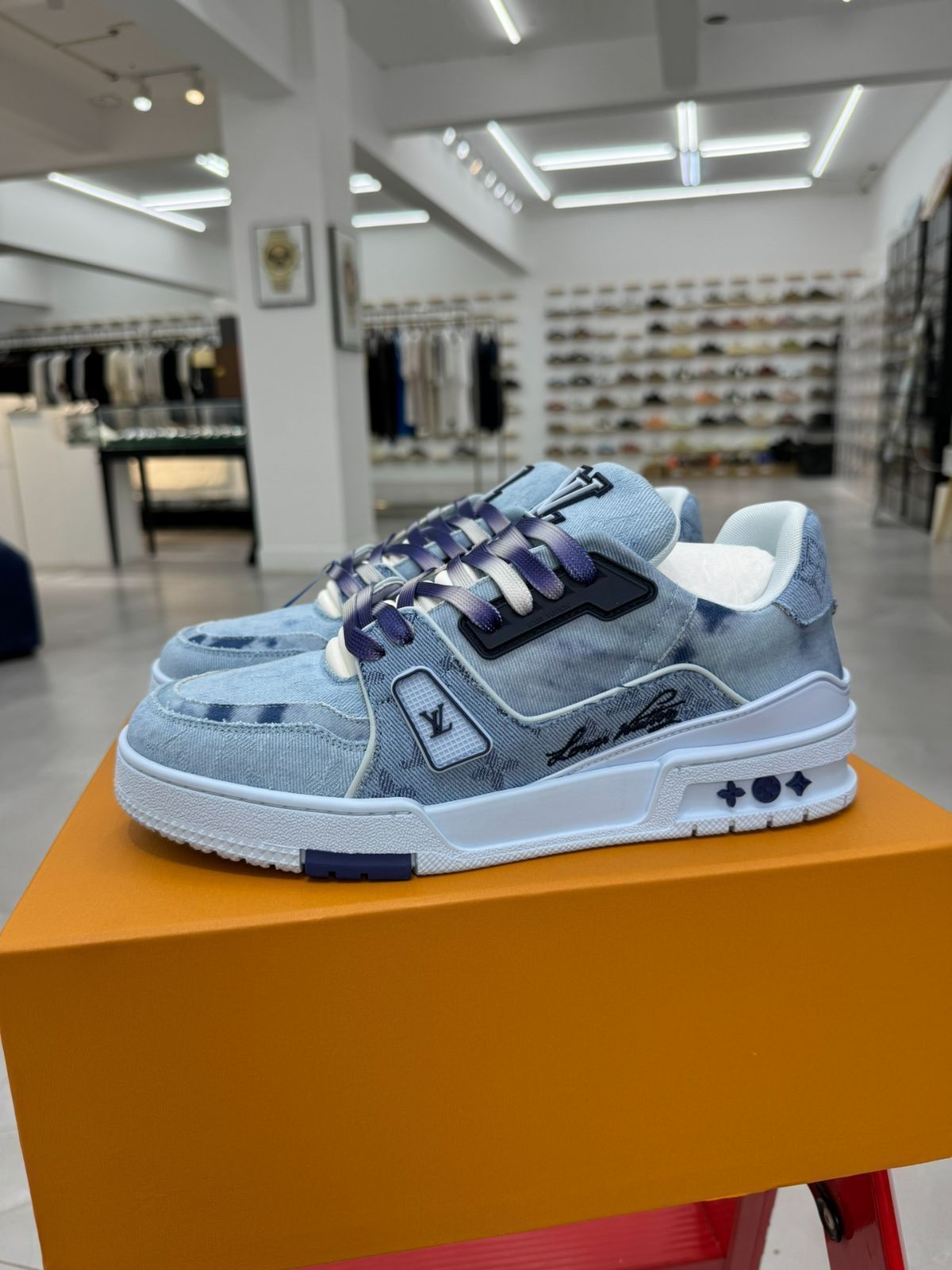 Louis Vuitton Trainer 色合わせ - ブルー3色デニム｜本日限定特価｜新品未使用