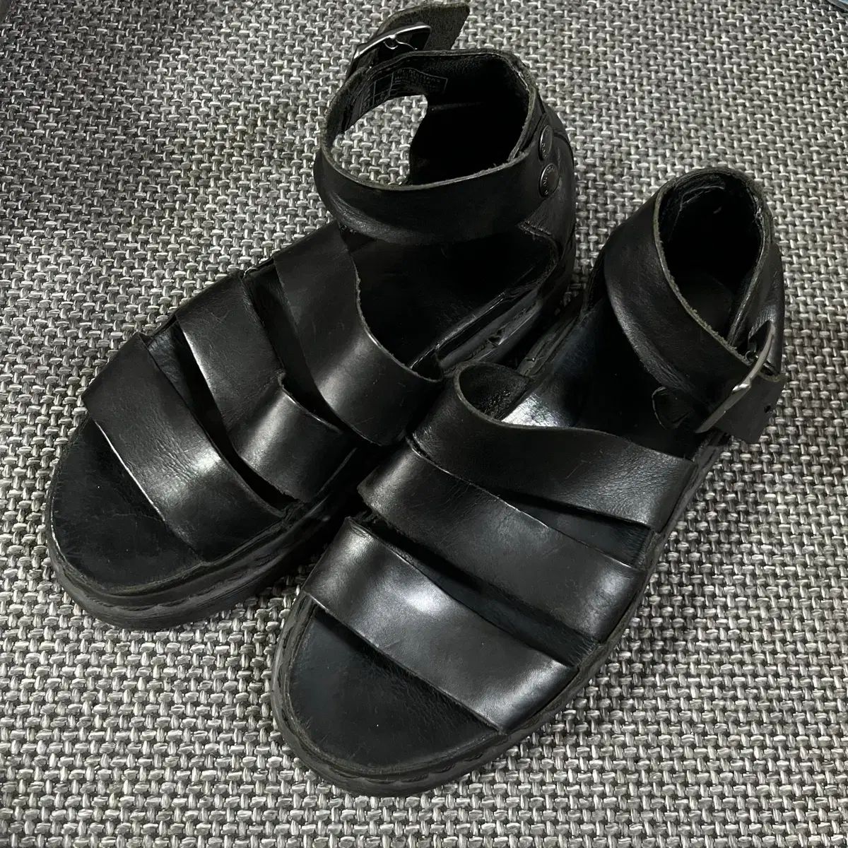DR. MARTENS ドクターマーチン サンダル ブラック UK4