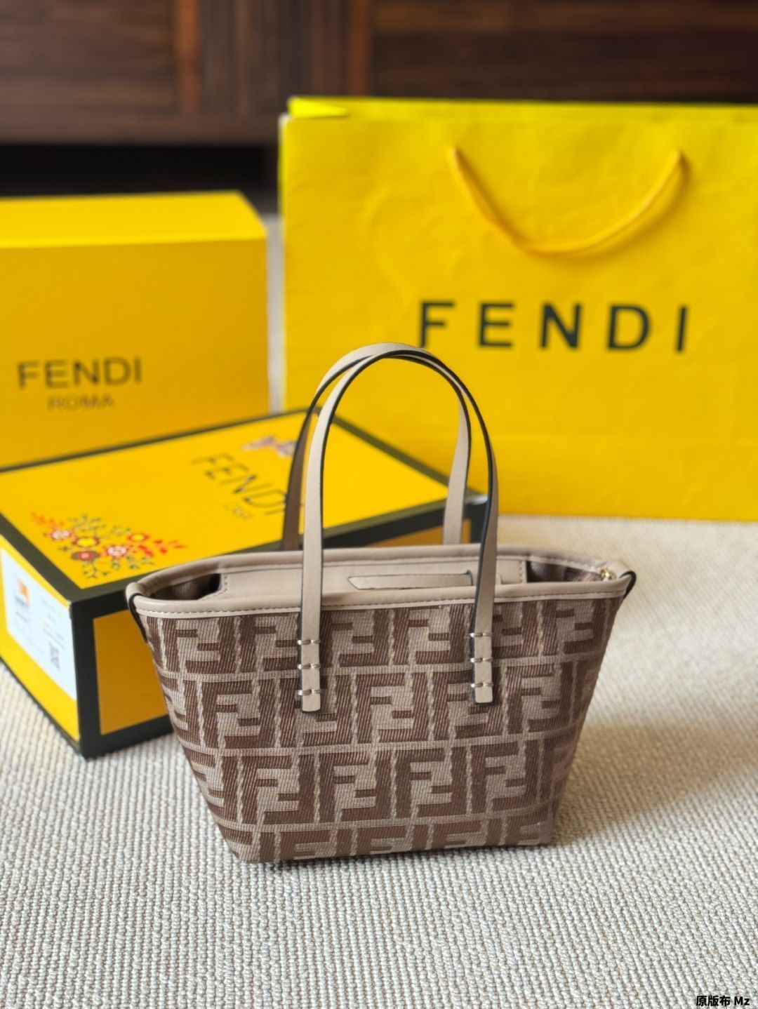 【今日特価】Fendi Monogram Roll Mini Basket Bag フェンディ モノグラム ロール ミニ バスケットバッグ-WTO輸入1 【今日特価】Fendi Monogram Roll Mini Basket Bag フェンディ モノグラム ロール ミニ バスケットバッグ-WTO輸入1