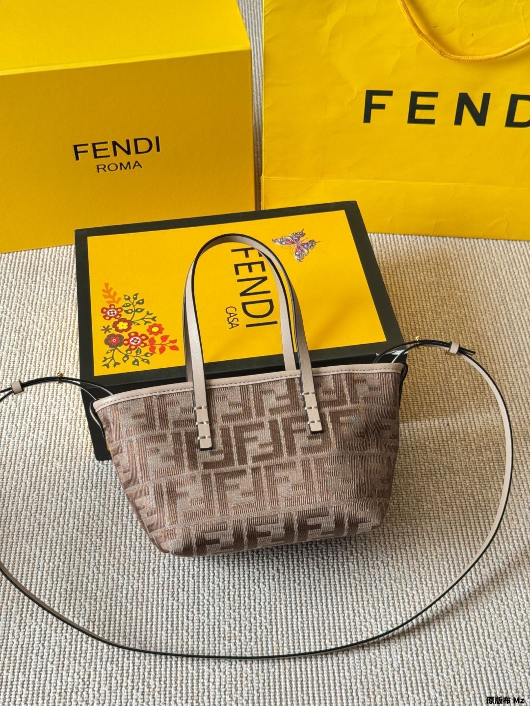 【今日特価】Fendi Monogram Roll Mini Basket Bag フェンディ モノグラム ロール ミニ バスケットバッグ-WTO輸入1 【今日特価】Fendi Monogram Roll Mini Basket Bag フェンディ モノグラム ロール ミニ バスケットバッグ-WTO輸入1