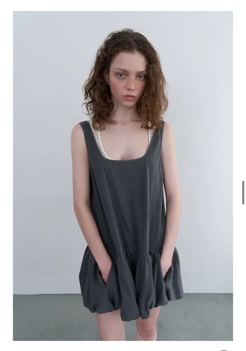オーバーデューフレア COTTON BALLOON MINIDRESS_CHARCOAL