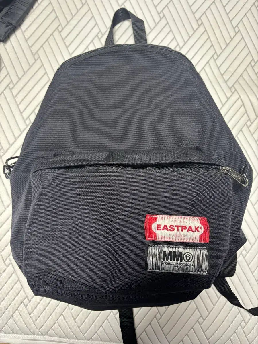 EASTPAK MM6 コラボ バックパック ブラック