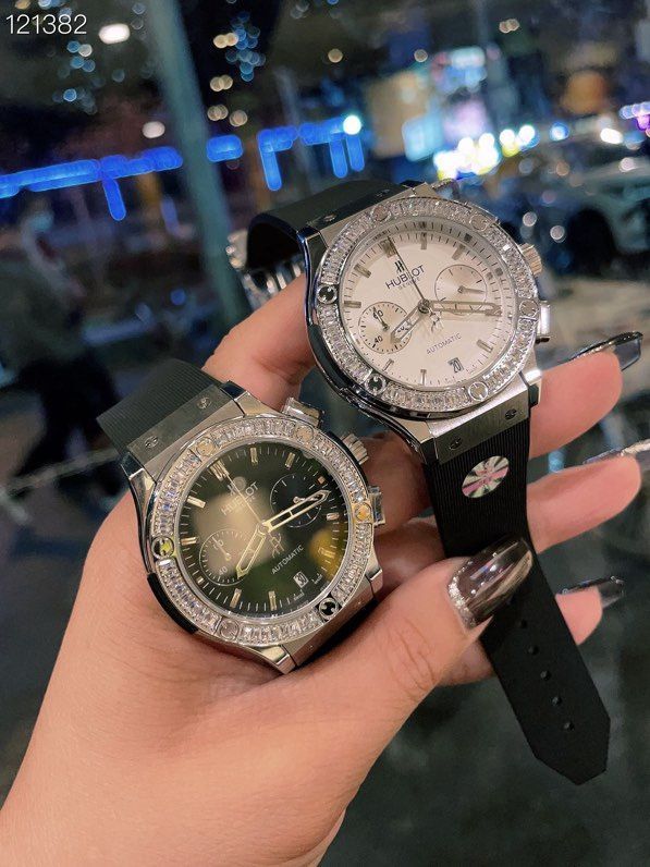 HUBLOT ヒューブロ【Big Bang レディース 38mm クロノグラフ】愛を大胆に表現する時計?? 国際アーティスト?陳漫（チェンマン）コラボモデル - チェコダイヤ＆天然ゴムバンド｜本日限定特価｜新品未使用