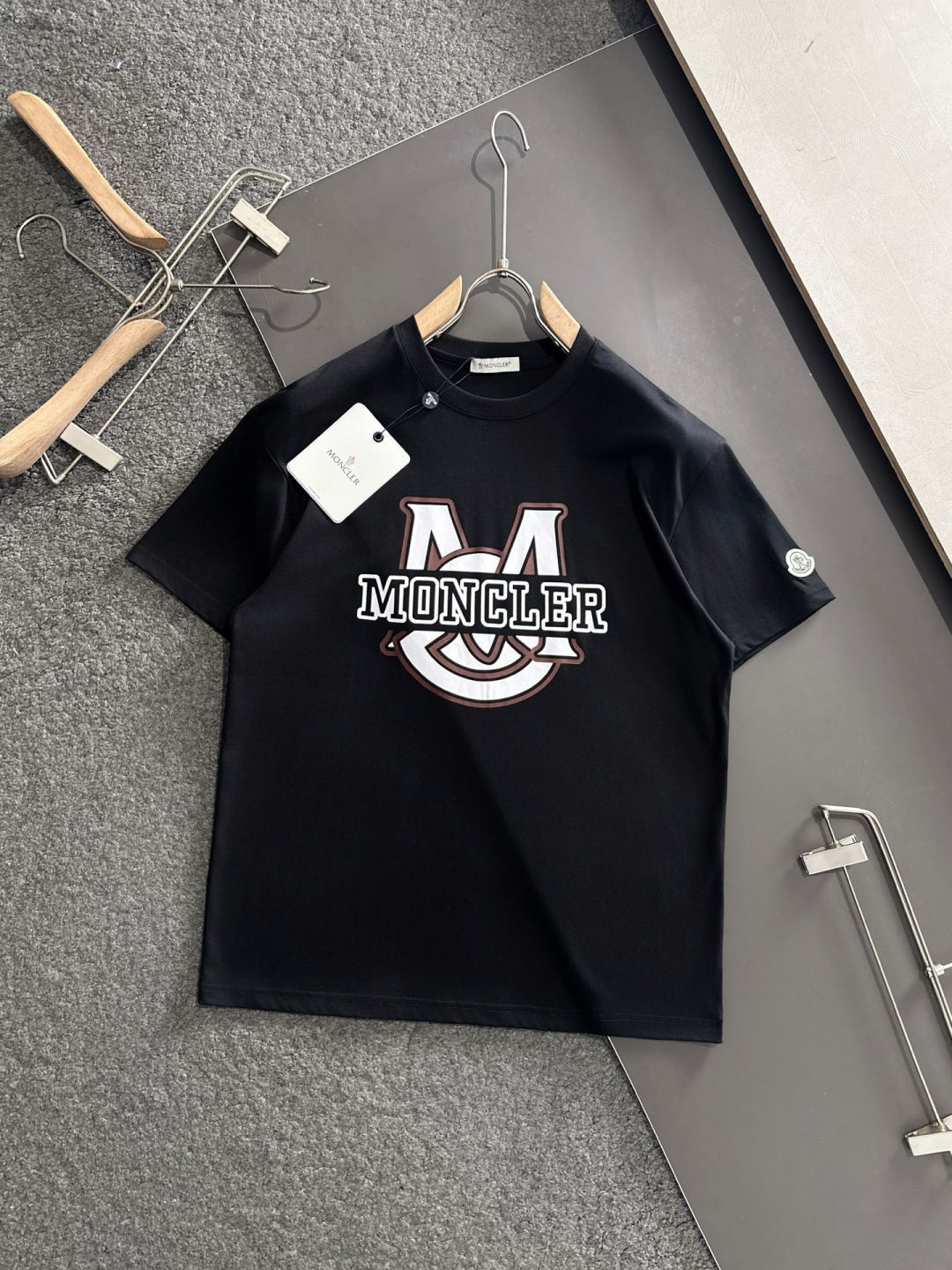 【今日特価】MON 2025SS 最新款 円領ファッション ショートスリーブ T シャツ
