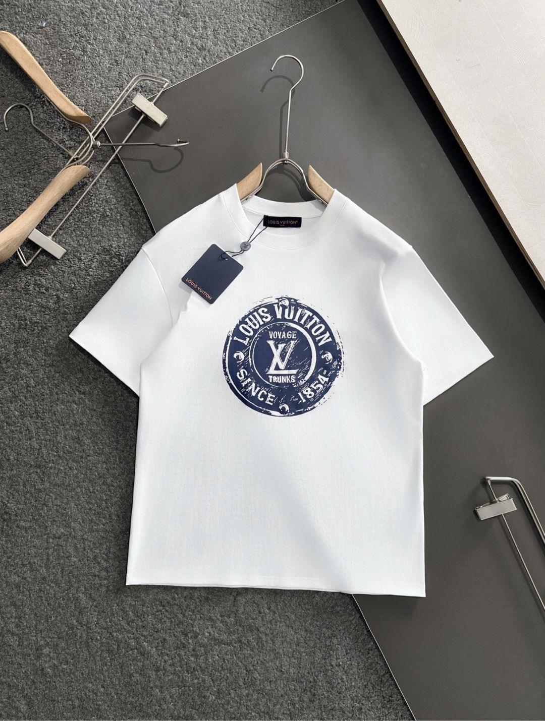 【今日特価】1V 2025SS 最新款 円領ファッション ショートスリーブ T シャツ