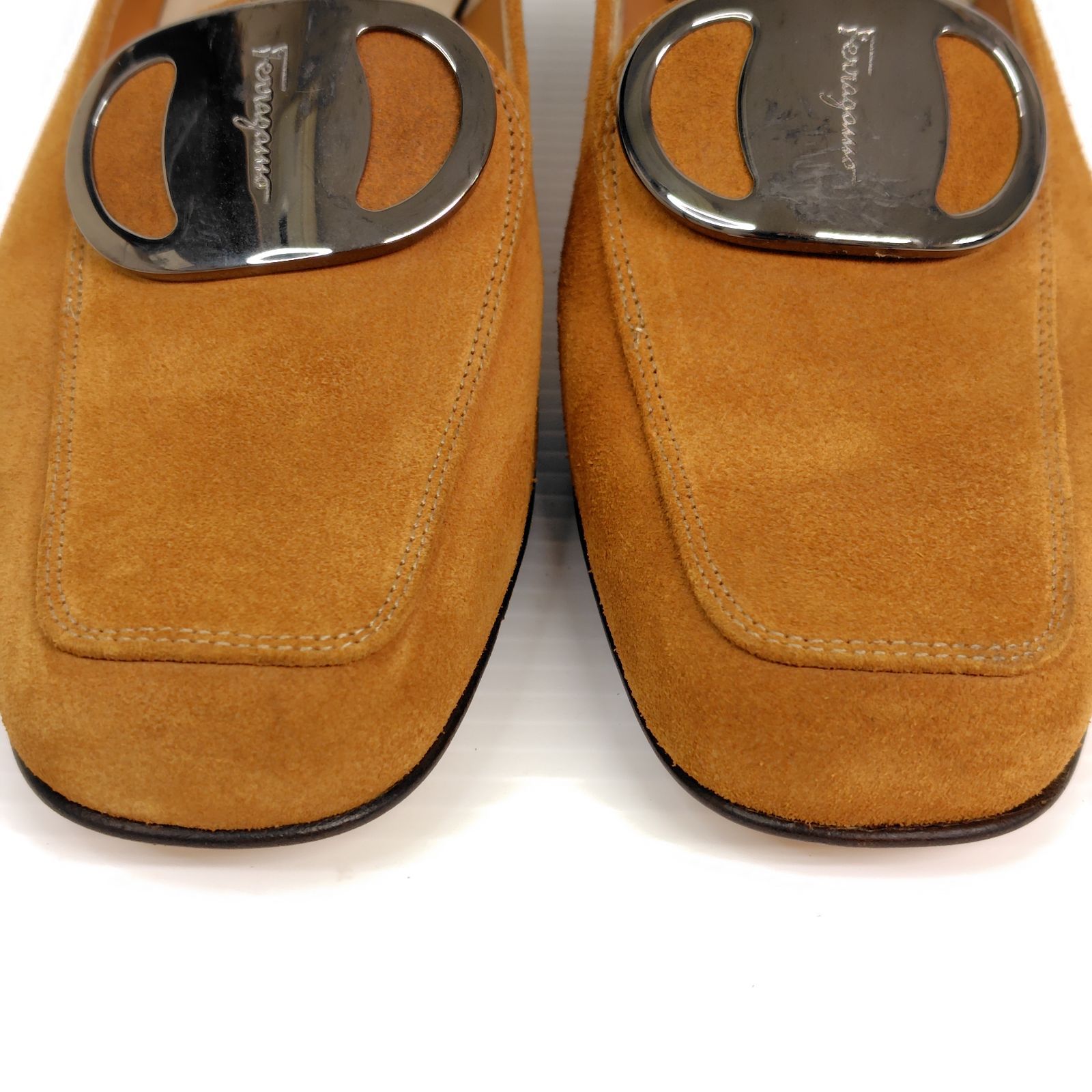 ★ほぼ未使用美品★Salvatore Ferragamo フェラガモ ローファー 4.5C スエード パンプス プレート
