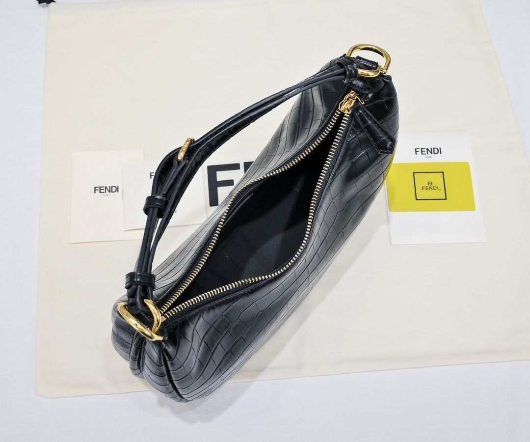【本日限定特価】ワニ革調ムーン型アンダーアームバッグ FEND1風 おしゃれで大容量 シンプルデザイン 高級感ある羊筋皮革[本日特価|新品未使用品]
