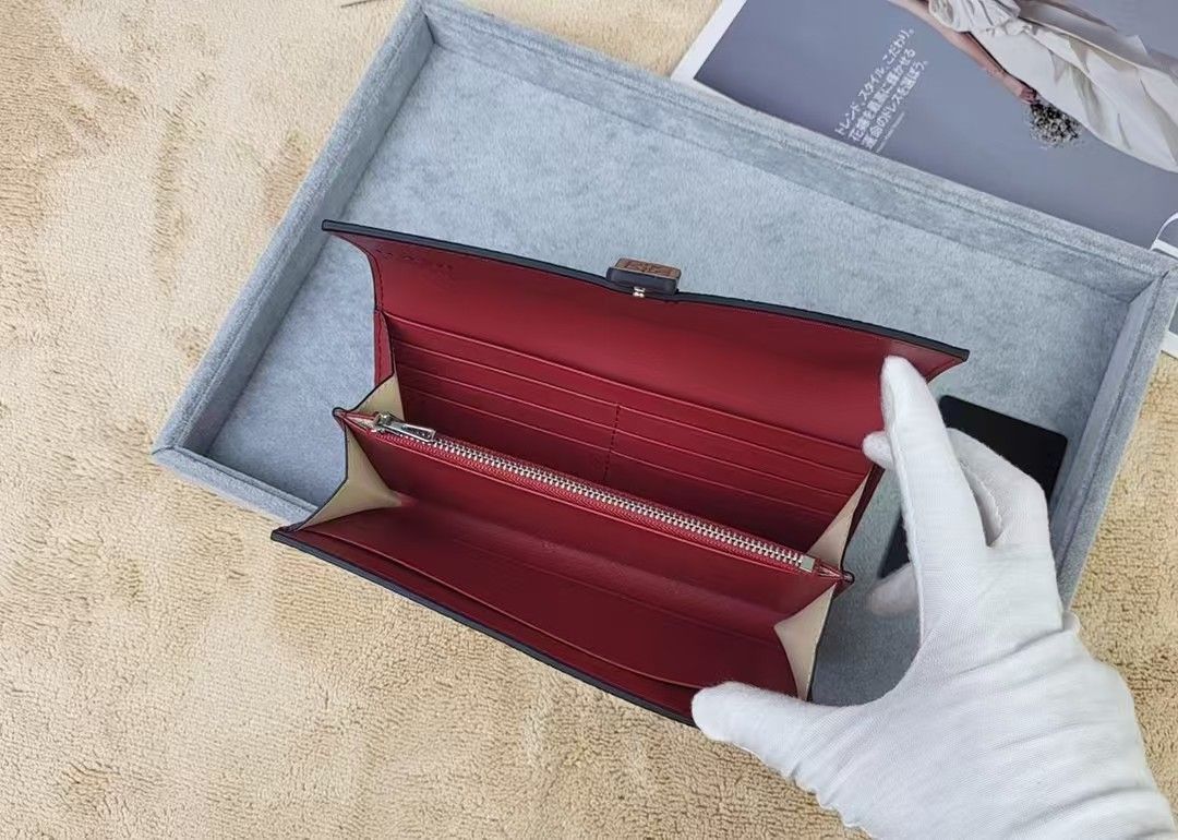 新品未使用 LOEWE財布[本日特価|新品未使用品]
