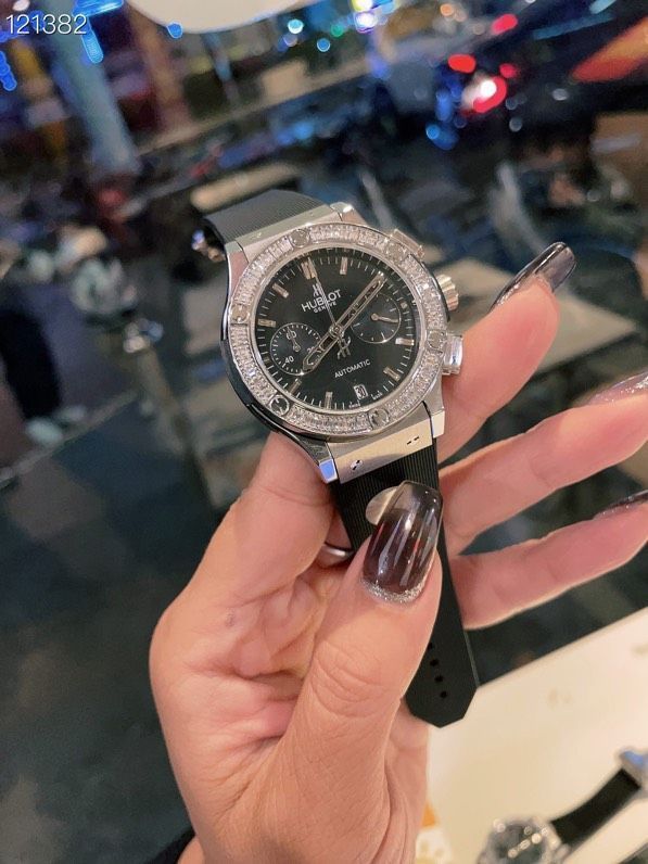 HUBLOT ヒューブロ【Big Bang レディース 38mm クロノグラフ】愛を大胆に表現する時計?? 国際アーティスト?陳漫（チェンマン）コラボモデル - チェコダイヤ＆天然ゴムバンド｜本日限定特価｜新品未使用