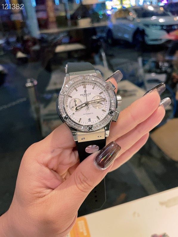 HUBLOT ヒューブロ【Big Bang レディース 38mm クロノグラフ】愛を大胆に表現する時計?? 国際アーティスト?陳漫（チェンマン）コラボモデル - チェコダイヤ＆天然ゴムバンド｜本日限定特価｜新品未使用