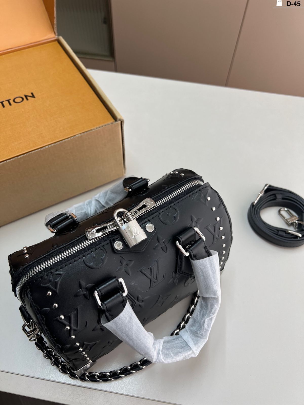 LV ピローバッグ クラシックなデザインでファッション性抜群！