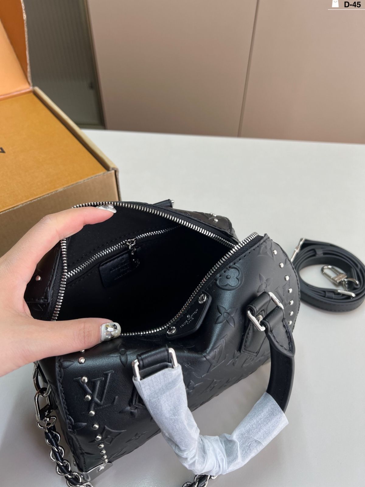 LV ピローバッグ クラシックなデザインでファッション性抜群！