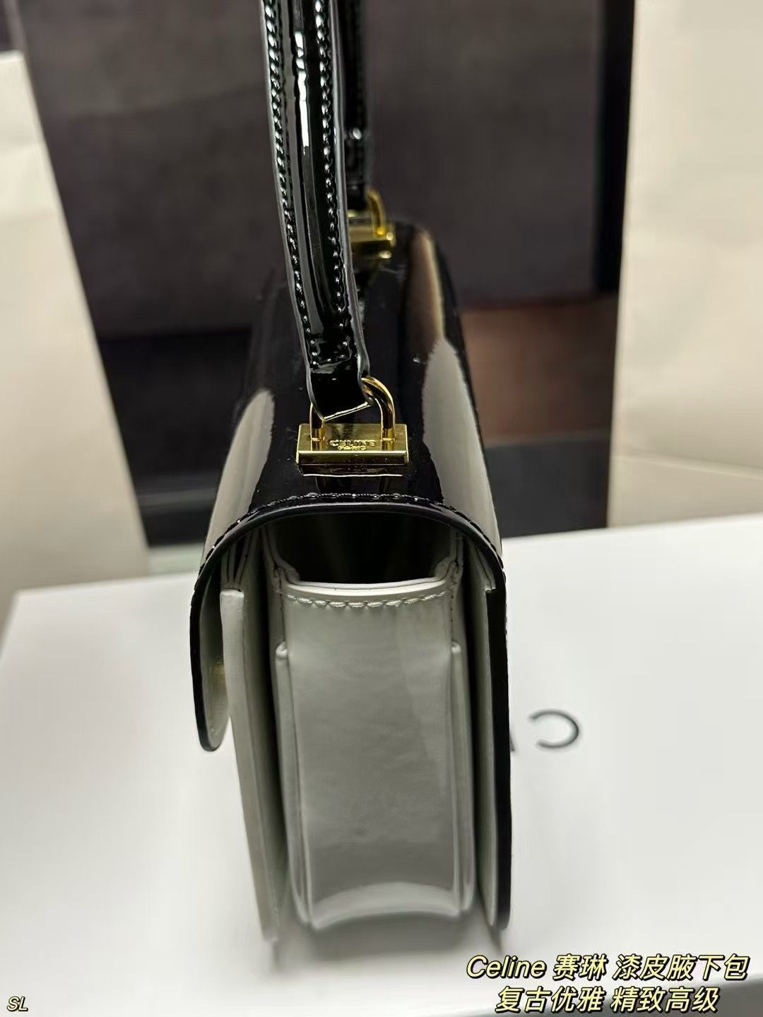 Celine セリーン ラッカー アンダーアーバッグ（ボックス付き）
