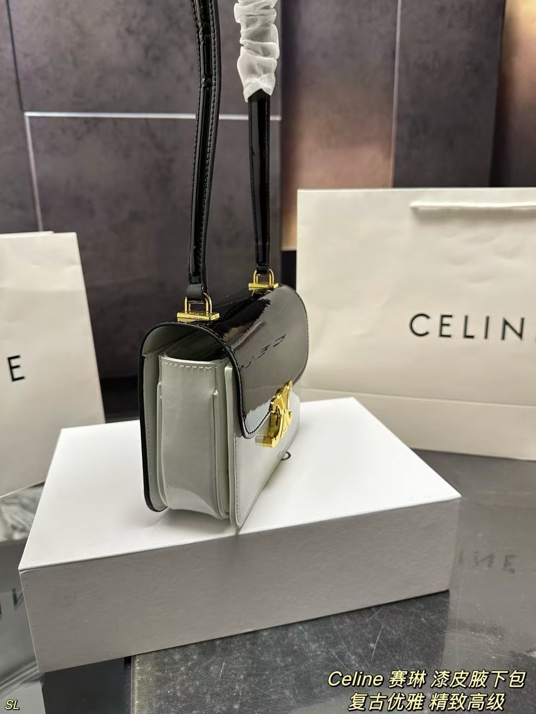 Celine セリーン ラッカー アンダーアーバッグ（ボックス付き）