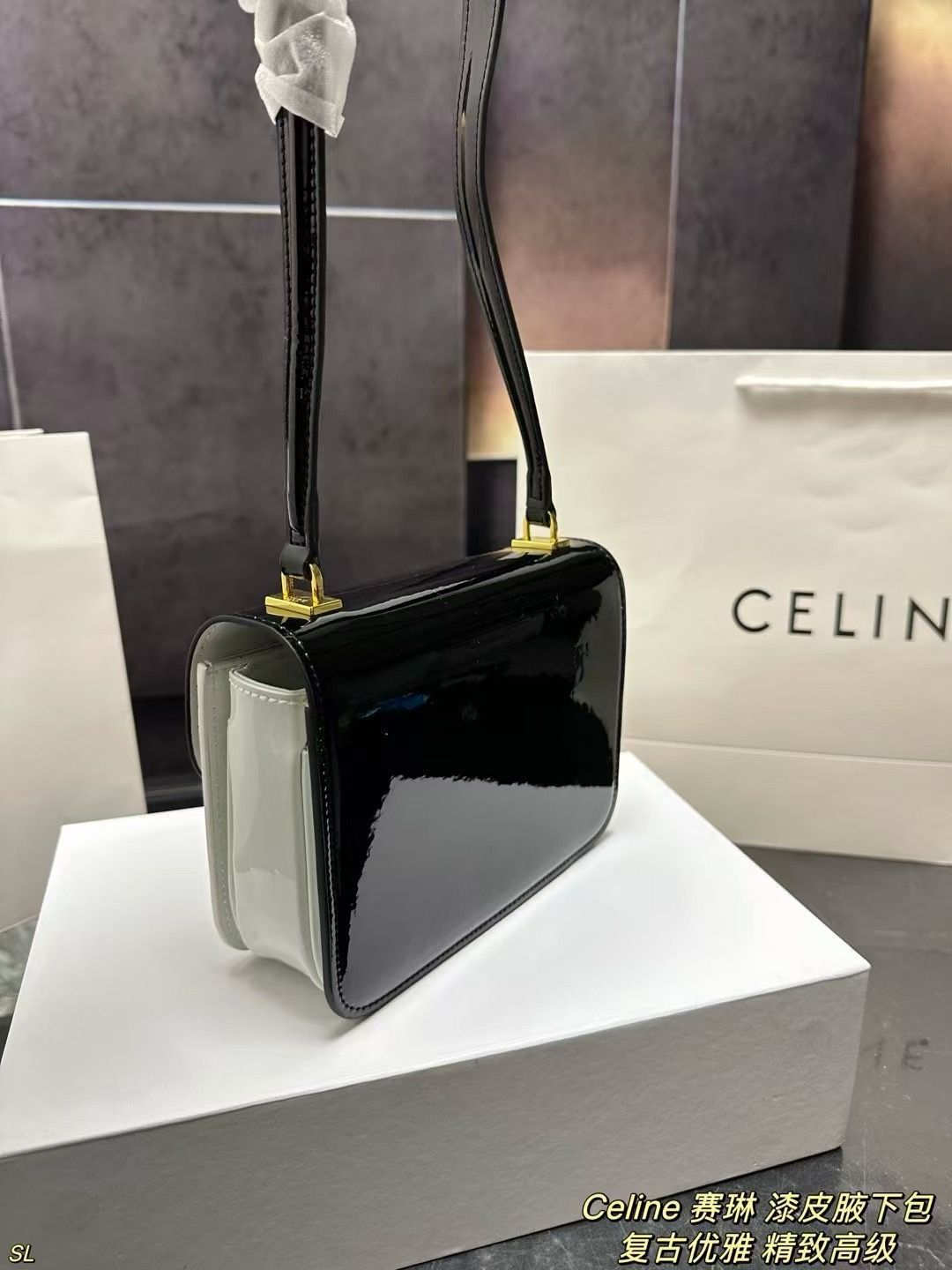 Celine セリーン ラッカー アンダーアーバッグ（ボックス付き）