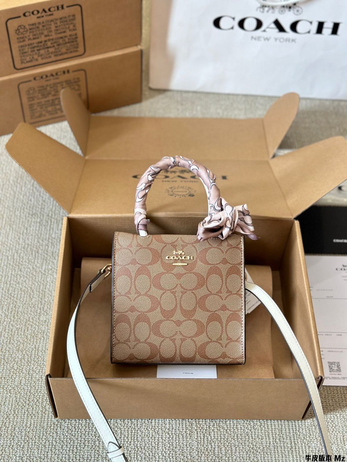 COACH ミニキャリー カメルロゴ - 16.5×17cm シルクスカーフ付き [本日特価|新品未使用品]