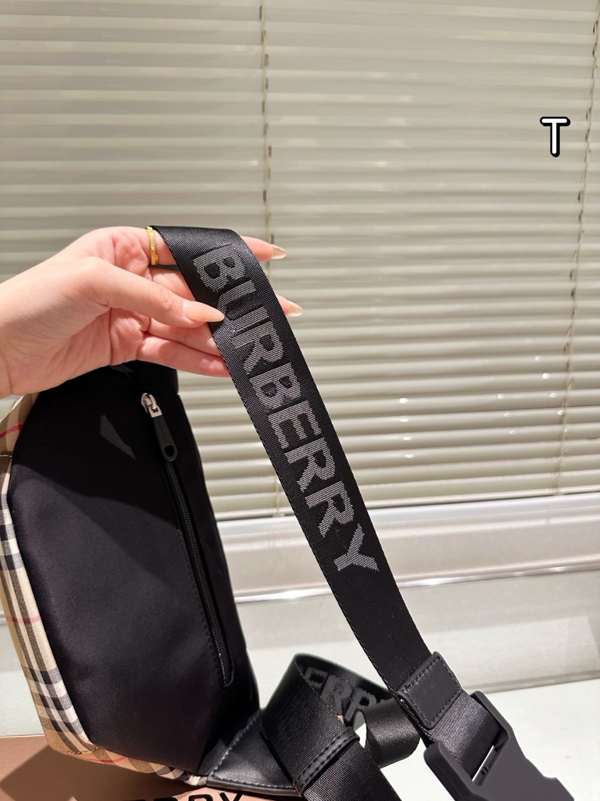 【今日特価】Burberry バストバッグ 28×16cm-WTO輸入