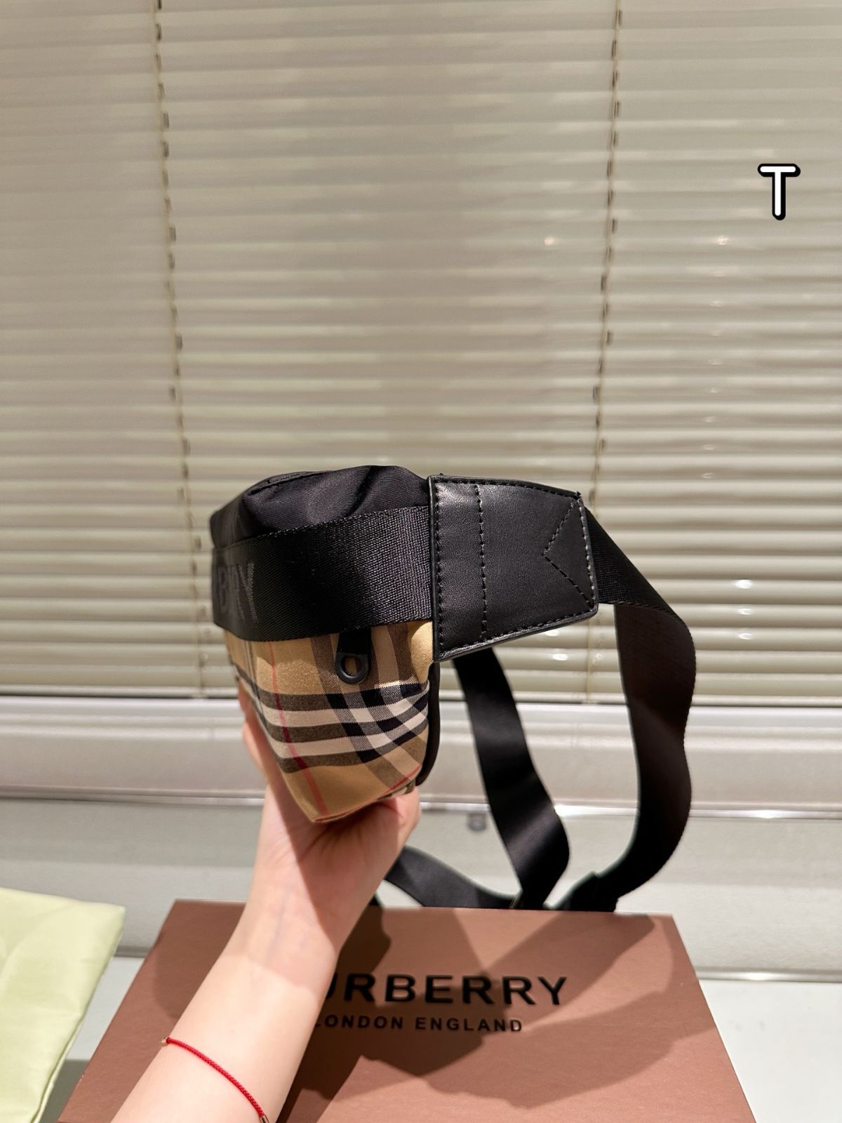 【今日特価】Burberry バストバッグ 28×16cm-WTO輸入