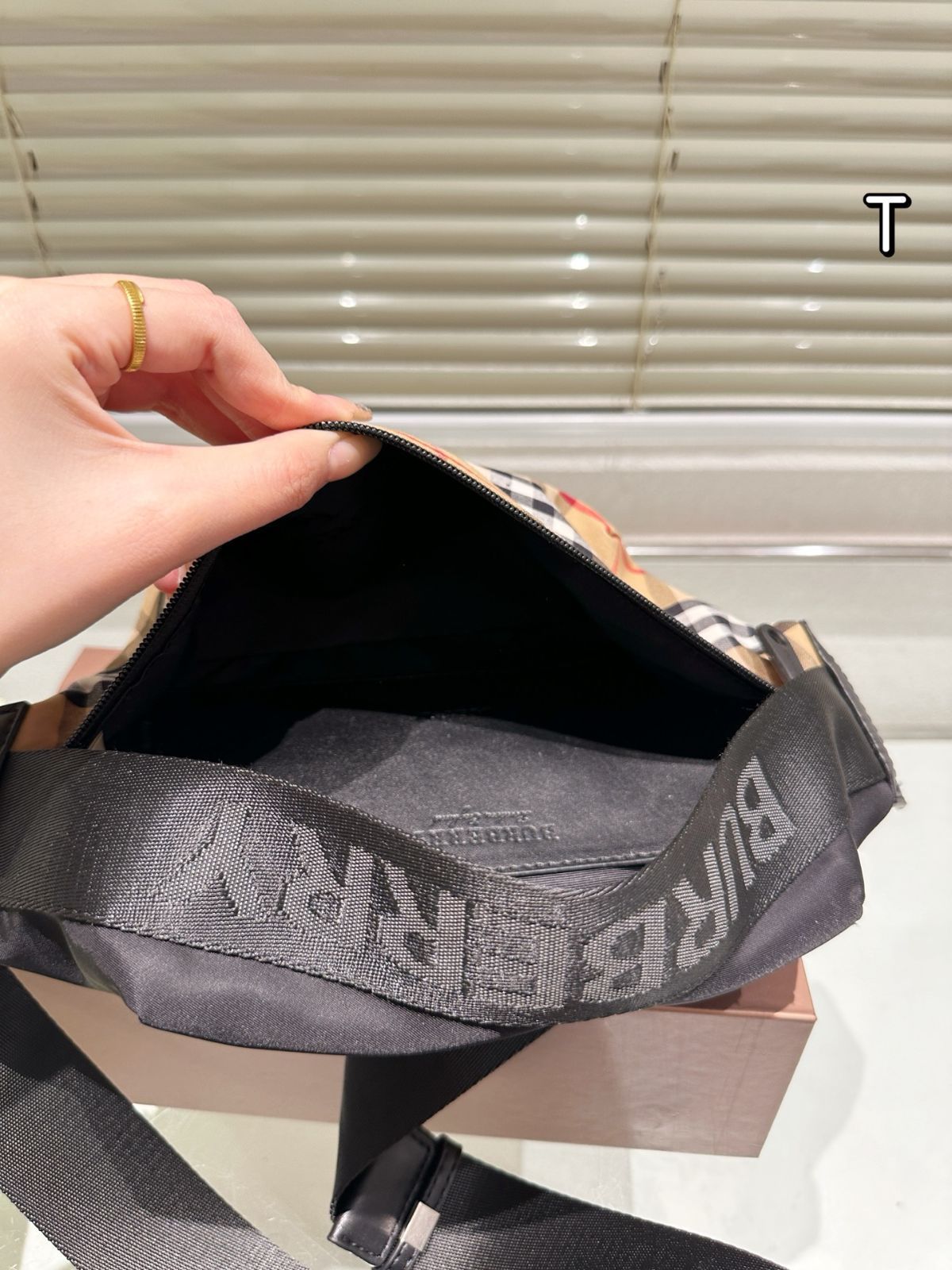 【今日特価】Burberry バストバッグ 28×16cm-WTO輸入