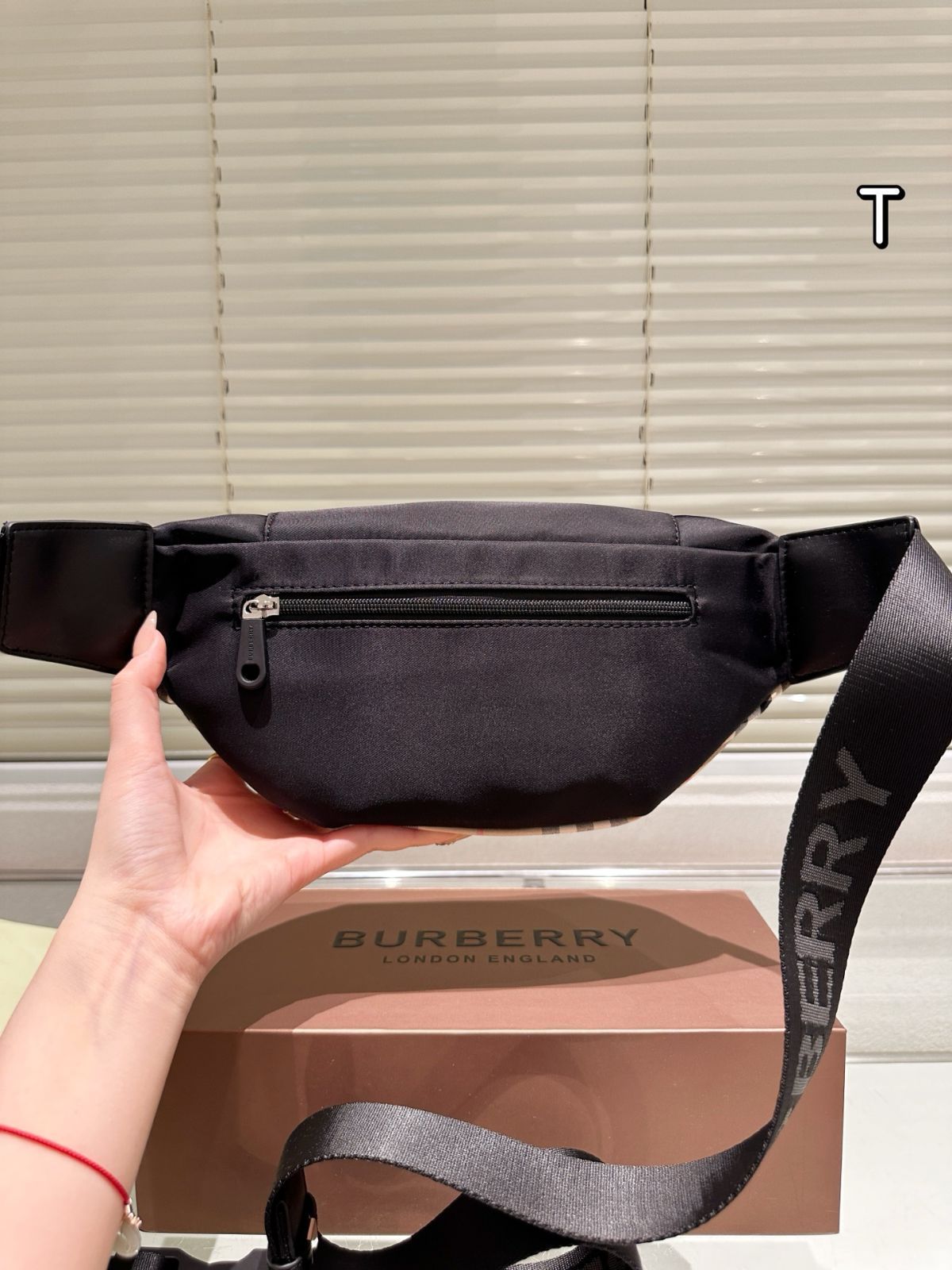 【今日特価】Burberry バストバッグ 28×16cm-WTO輸入