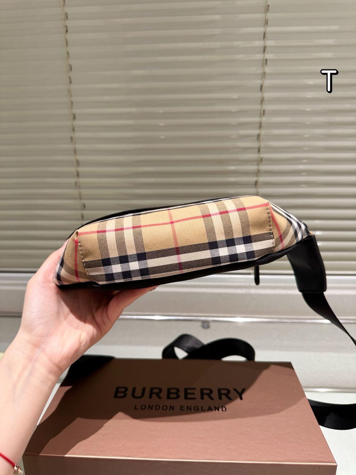 【今日特価】Burberry バストバッグ 28×16cm-WTO輸入