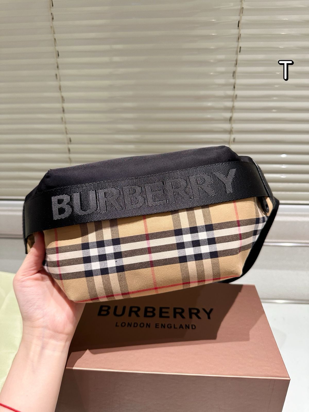 【今日特価】Burberry バストバッグ 28×16cm-WTO輸入