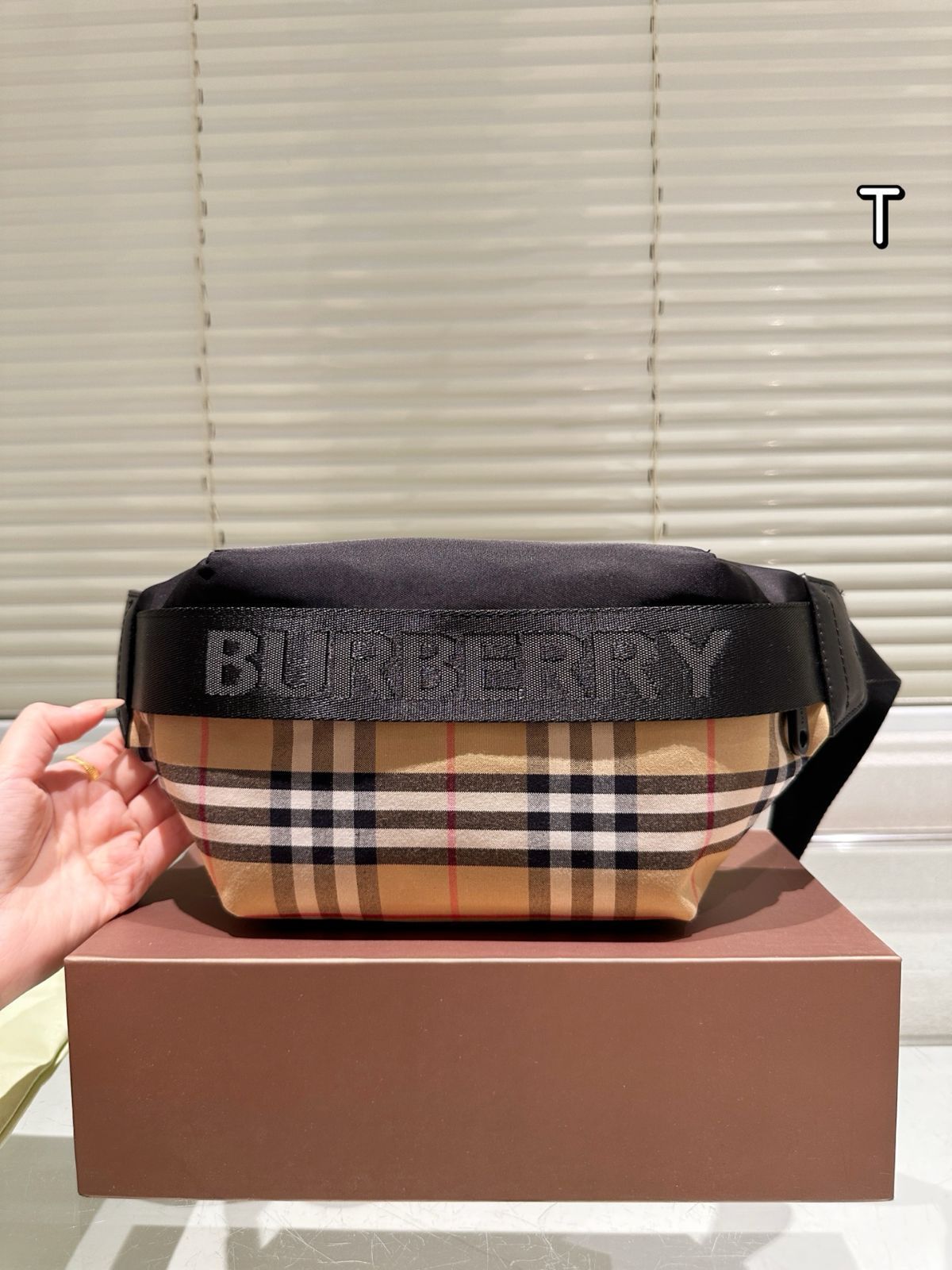 【今日特価】Burberry バストバッグ 28×16cm-WTO輸入