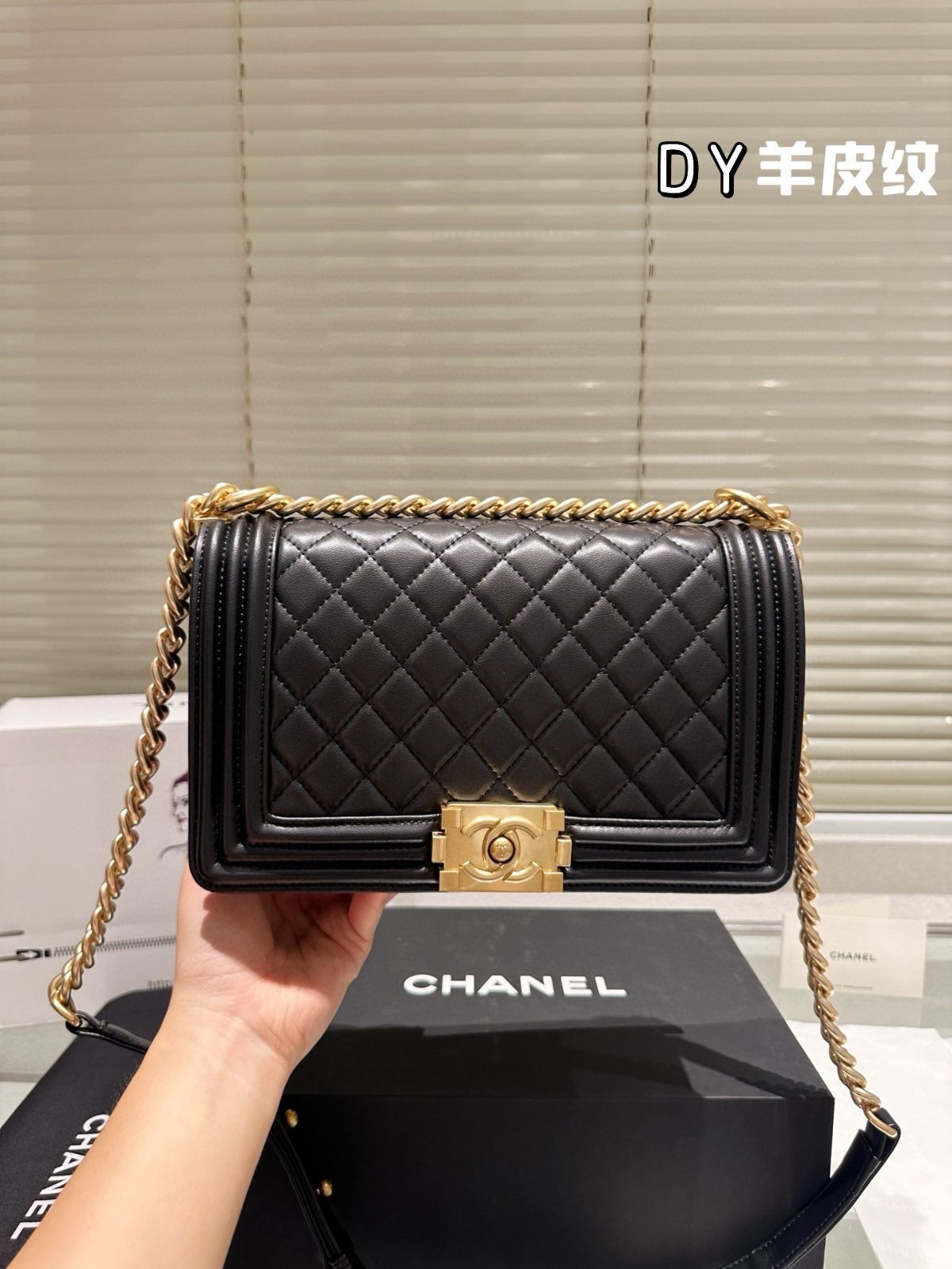 【今日特価】CHANEL 23A Leboy ミニ ライチレザー 萎格紋 金扣(26cm)-WTO輸入2 【今日特価】CHANEL 23A Leboy ミニ ライチレザー 萎格紋 金扣(26cm)-WTO輸入2