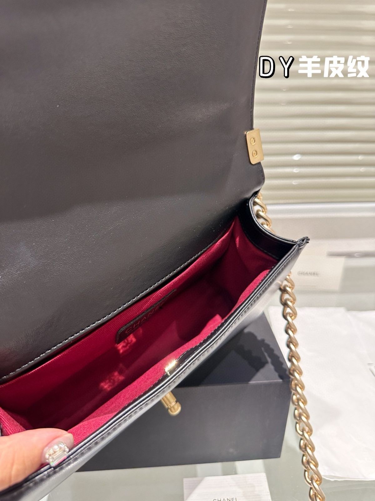 【今日特価】CHANEL 23A Leboy ミニ ライチレザー 萎格紋 金扣(26cm)-WTO輸入2 【今日特価】CHANEL 23A Leboy ミニ ライチレザー 萎格紋 金扣(26cm)-WTO輸入2