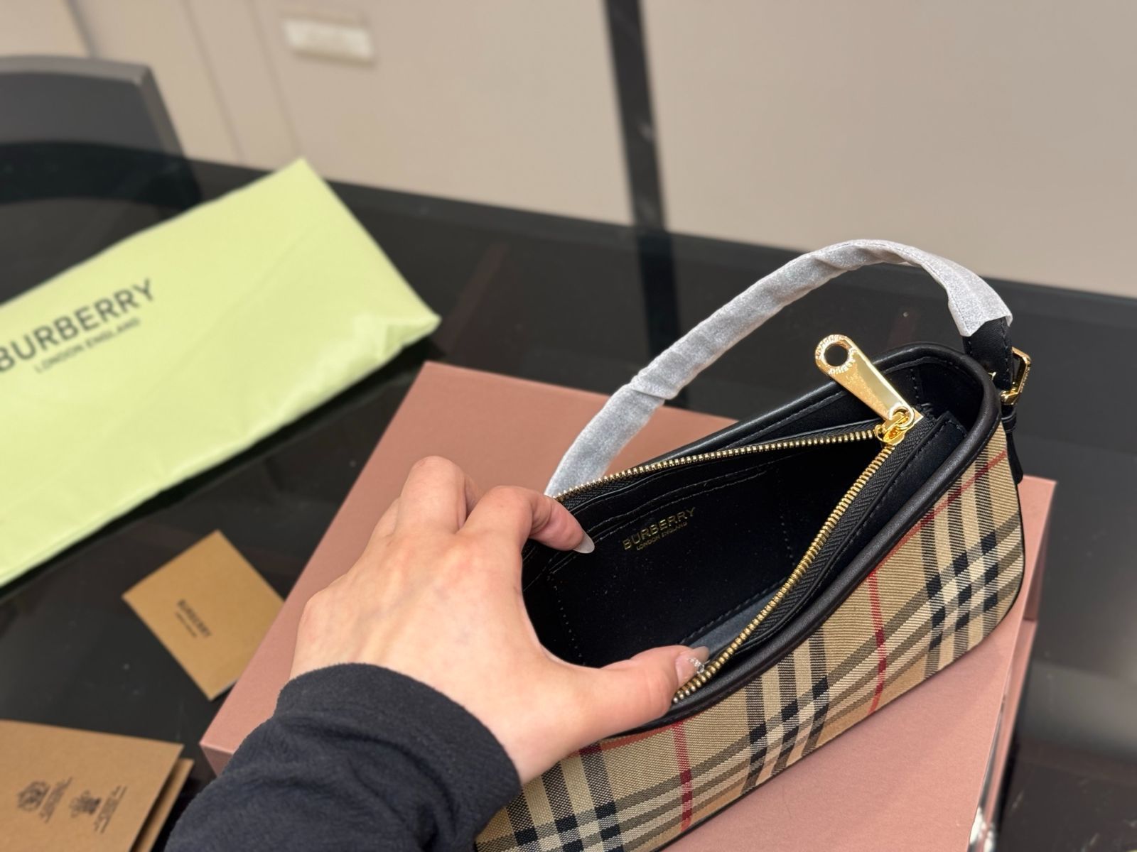 【今日特価】Burberry ヴィンテージ アームポーチ-WTO輸入2